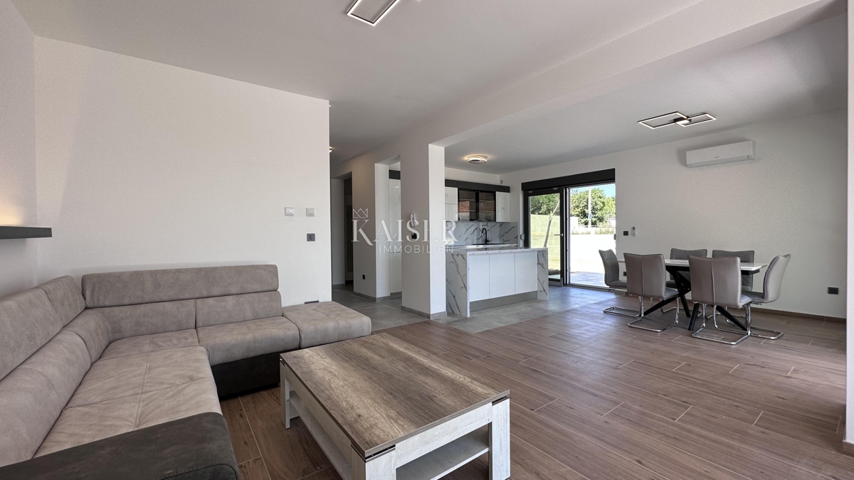 Isola di Krk, vicinanze di Vrbnik - casa bifamiliare modernamente arredata, 150 m2