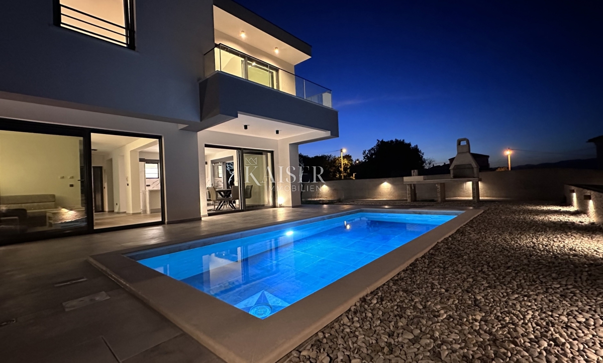 Isola di Krk, vicinanze di Vrbnik - casa bifamiliare modernamente arredata, 150 m2