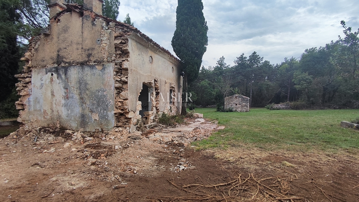 Istria, Labin - casa per adattamento, 110 m2