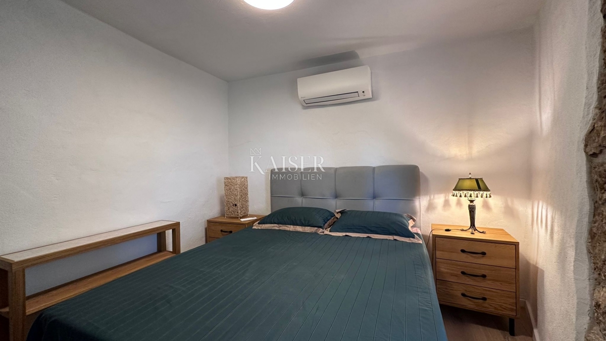 Isola di Krk, Omišalj - casa a schiera con vista mare, 54 m2