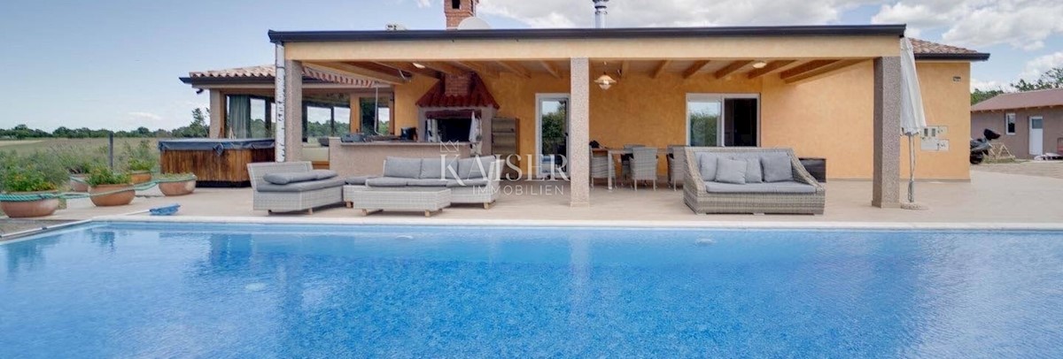 Istria, Cittanova - una villa con una bellissima vista sul mare e sugli uliveti