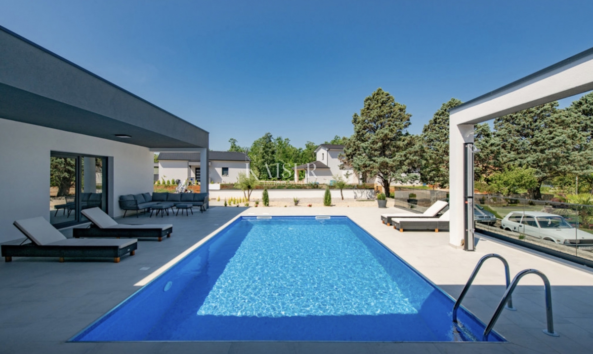 Labin - nuova costruzione con piscina, 190 m2