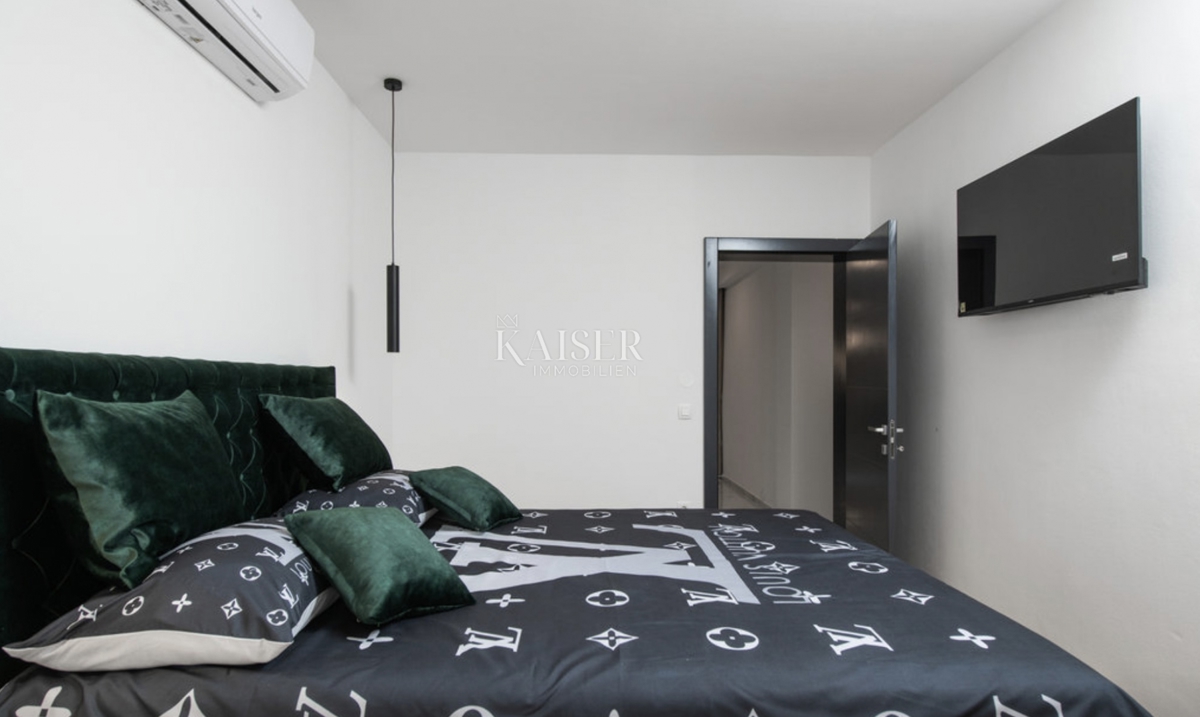 Labin - nuova costruzione con piscina, 190 m2