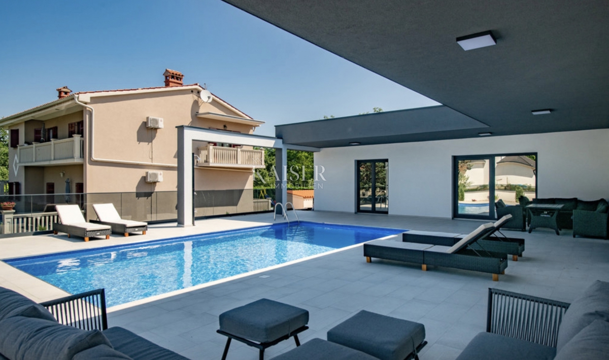 Labin - nuova costruzione con piscina, 190 m2