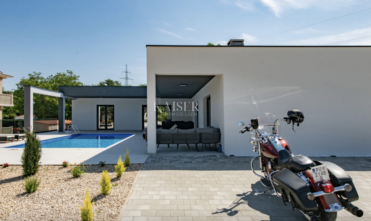 Labin - nuova costruzione con piscina, 190 m2