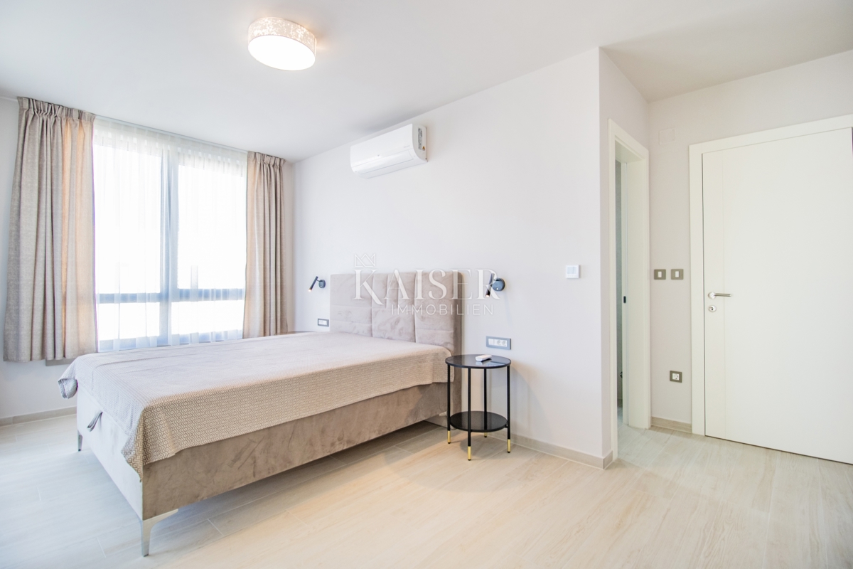 Isola di Krk, Brzac - villa moderna con piscina 165m2