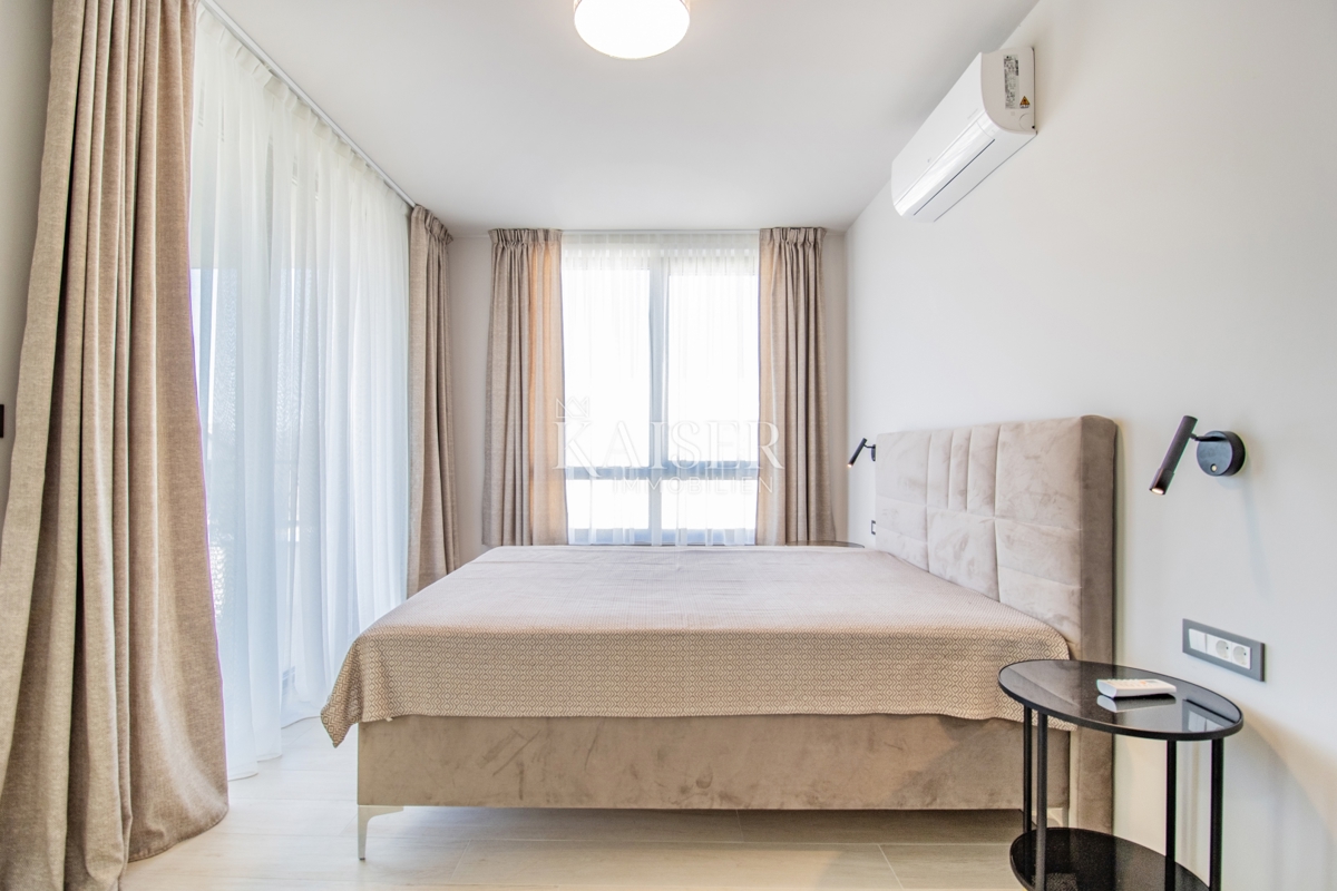 Isola di Krk, Brzac - villa moderna con piscina 165m2