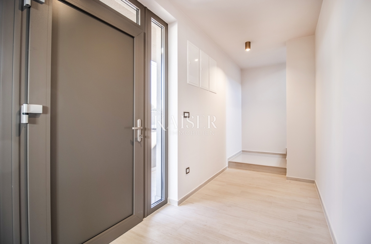 Isola di Krk, Brzac - villa moderna con piscina 165m2