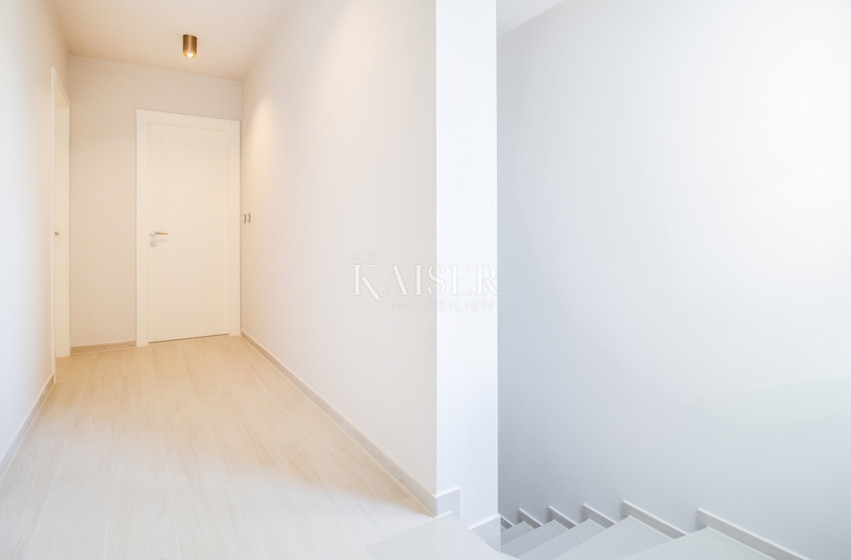 Isola di Krk, Brzac - villa moderna con piscina 165m2