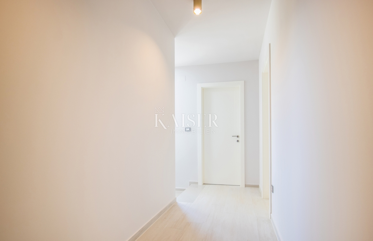 Isola di Krk, Brzac - villa moderna con piscina 165m2