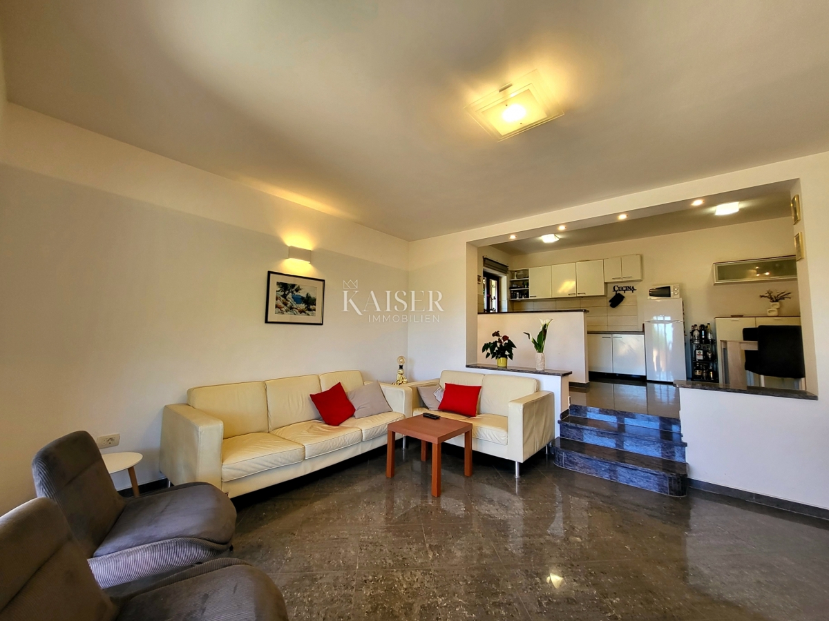 Abbazia, Veprinac - Casa con due appartamenti, ampio terreno e vista mare