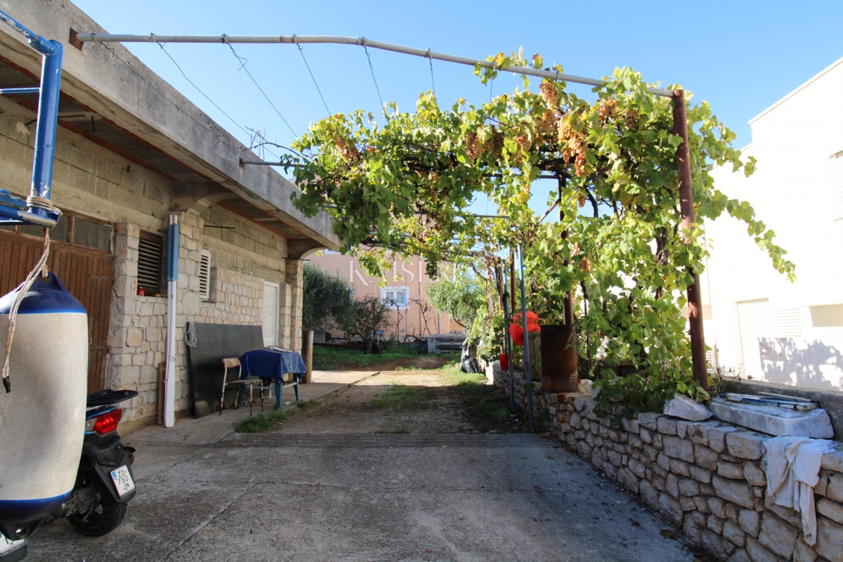 Salii - casa in centro, seconda fila sul mare