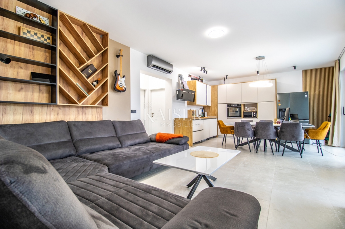 Labin - nuova costruzione con piscina, 176 m2