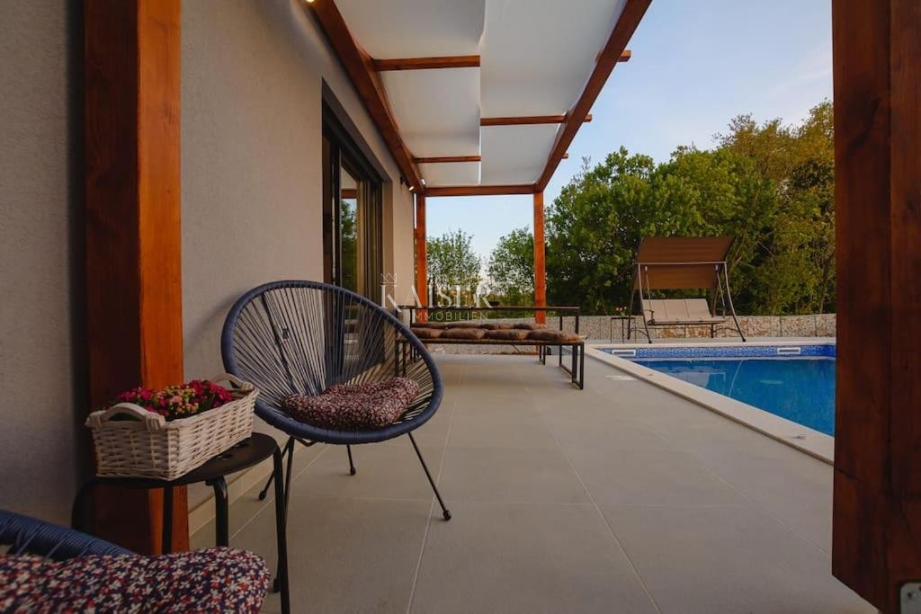 Istria, Barbana - casa con piscina immersa nella natura, 156 m2