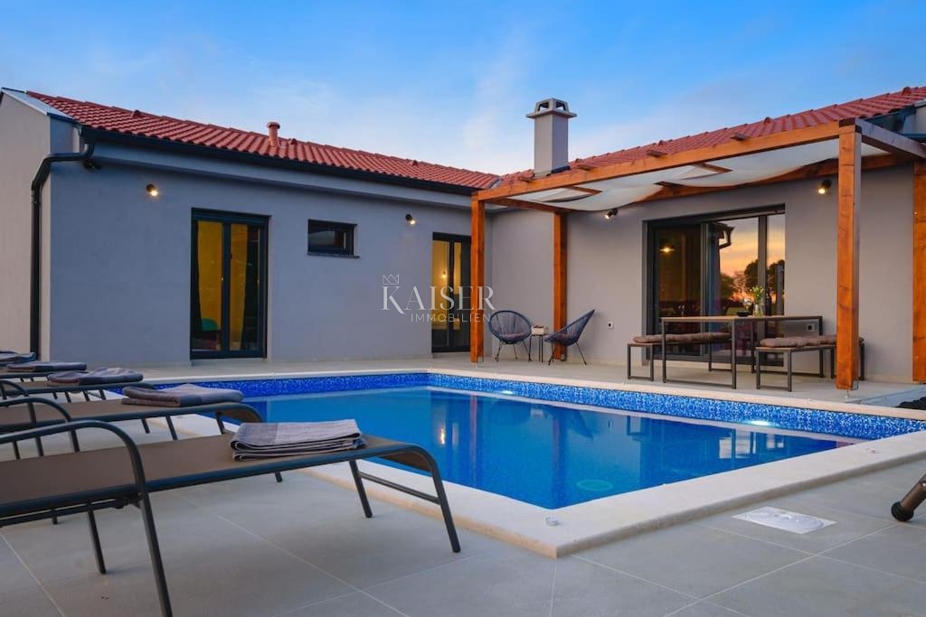 Istria, Barbana - casa con piscina immersa nella natura, 156 m2