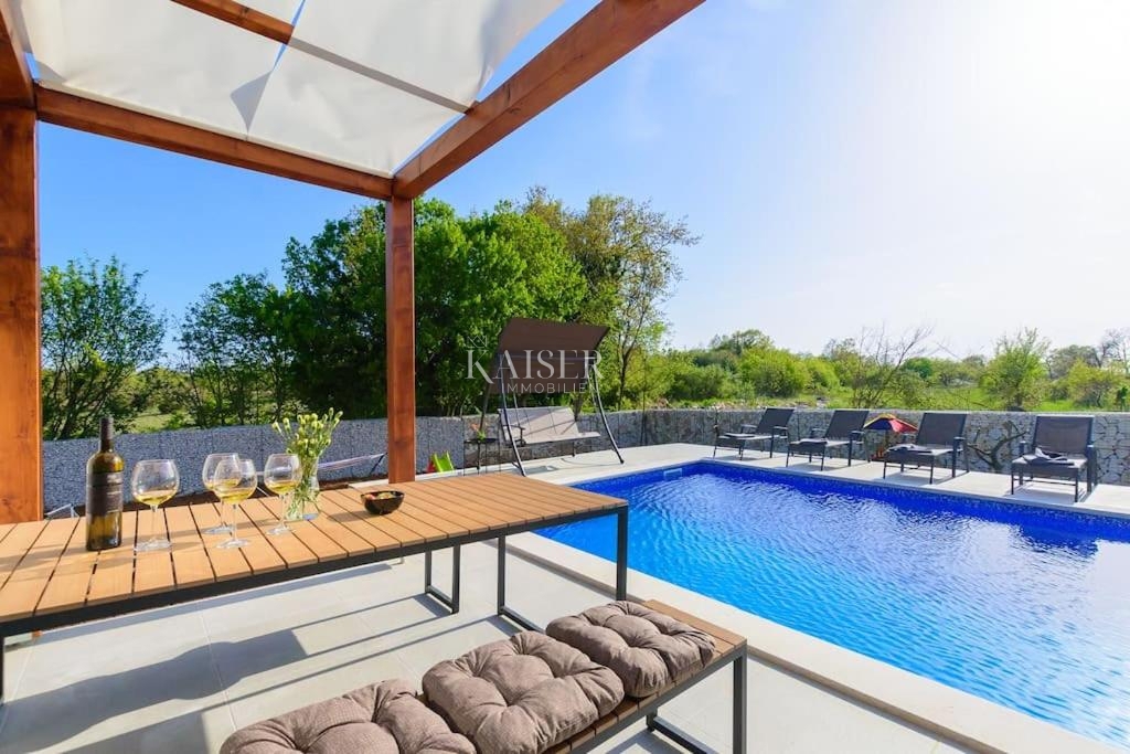 Istria, Barbana - casa con piscina immersa nella natura, 156 m2