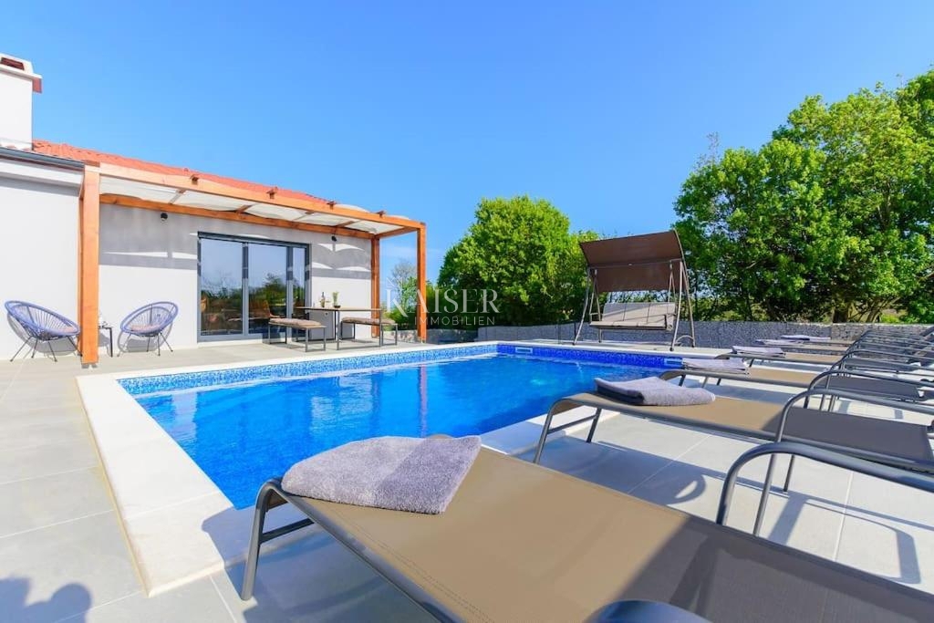 Istria, Barbana - casa con piscina immersa nella natura, 156 m2