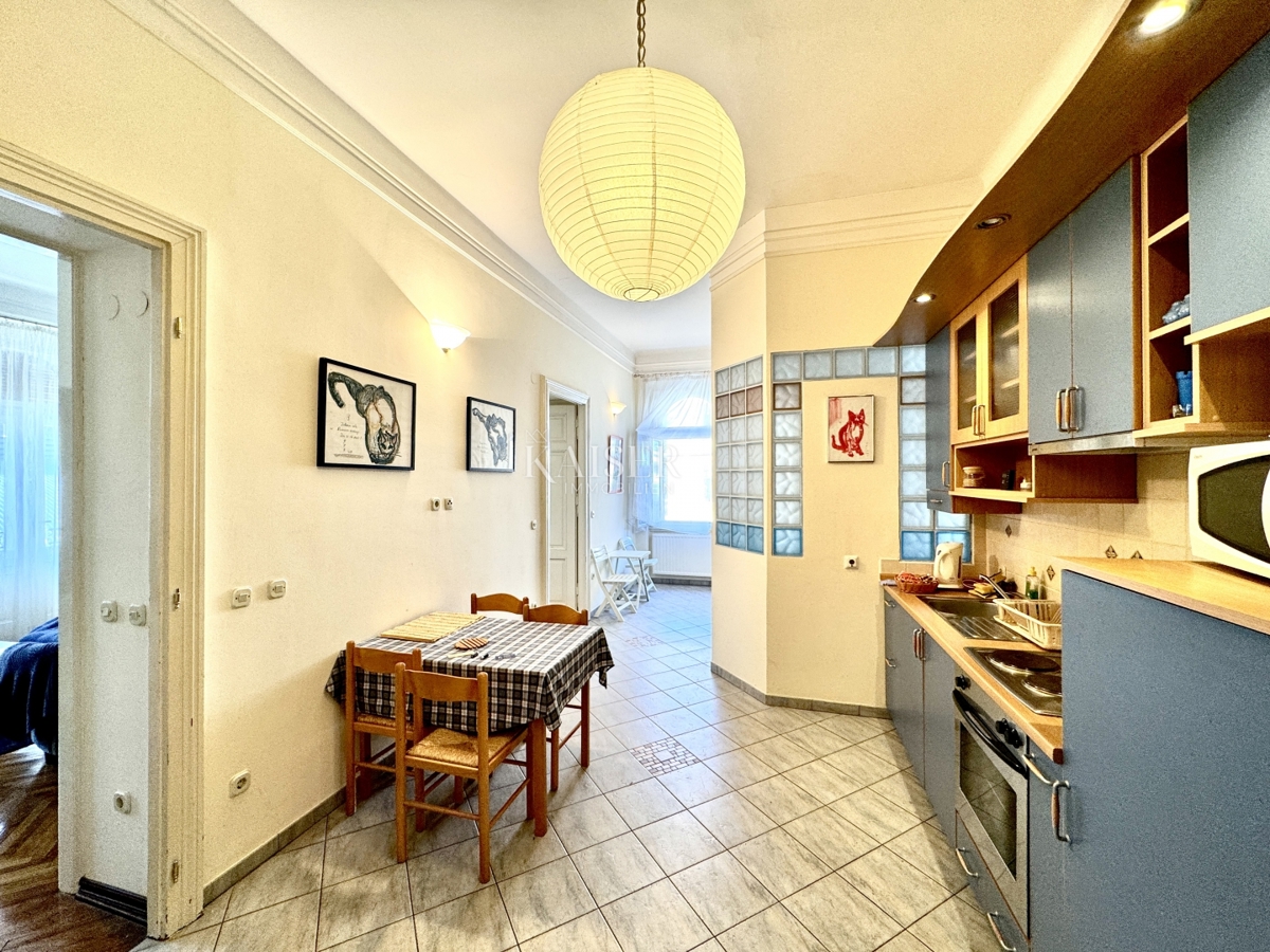 Opatija - appartamento di 4 locali nel centro, 120 m2, 3 balconi, parcheggio