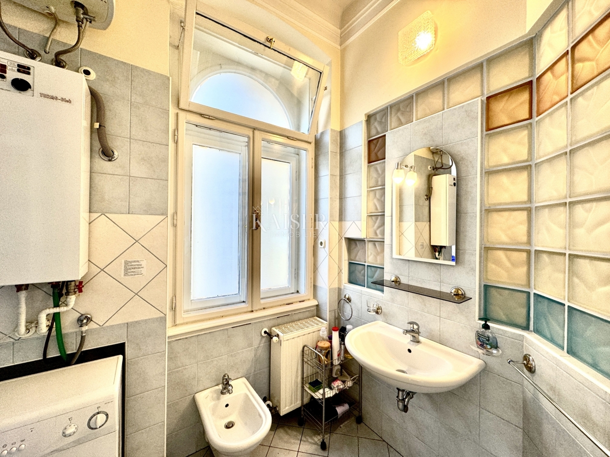 Opatija - appartamento di 4 locali nel centro, 120 m2, 3 balconi, parcheggio
