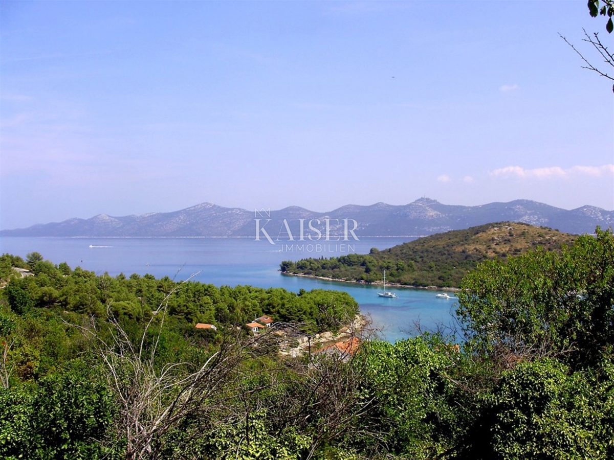 Mali Iž - terreno edificabile 4.400 m2, 70 m dal mare