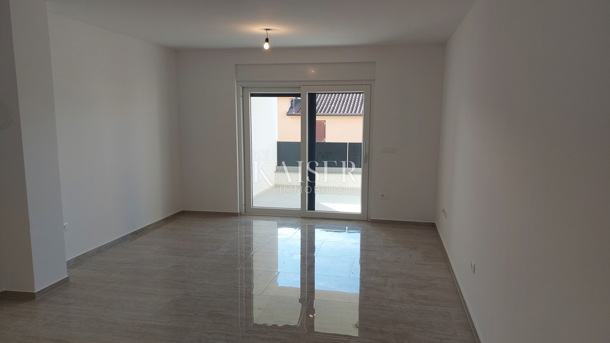 Istria, Cittanova - appartamento con due camere da letto e soggiorno, 66m2; primo piano