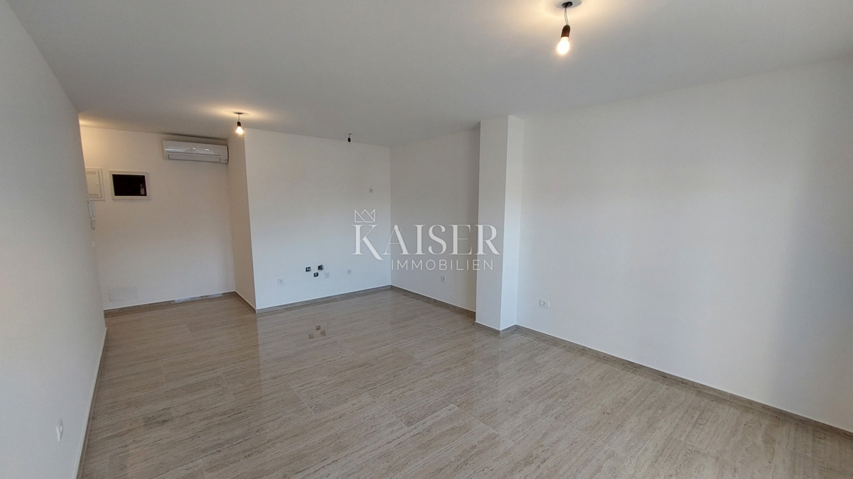 Istria, Cittanova - appartamento con due camere da letto e soggiorno, 66m2; primo piano