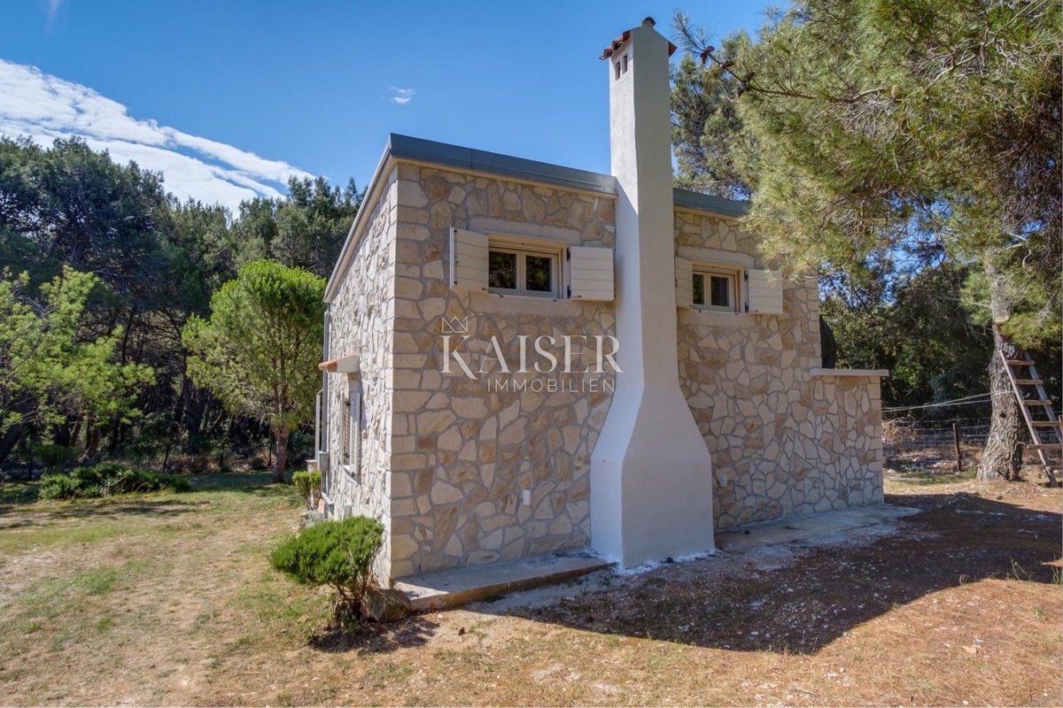 Mali Lošinj - casa in pietra nella natura 