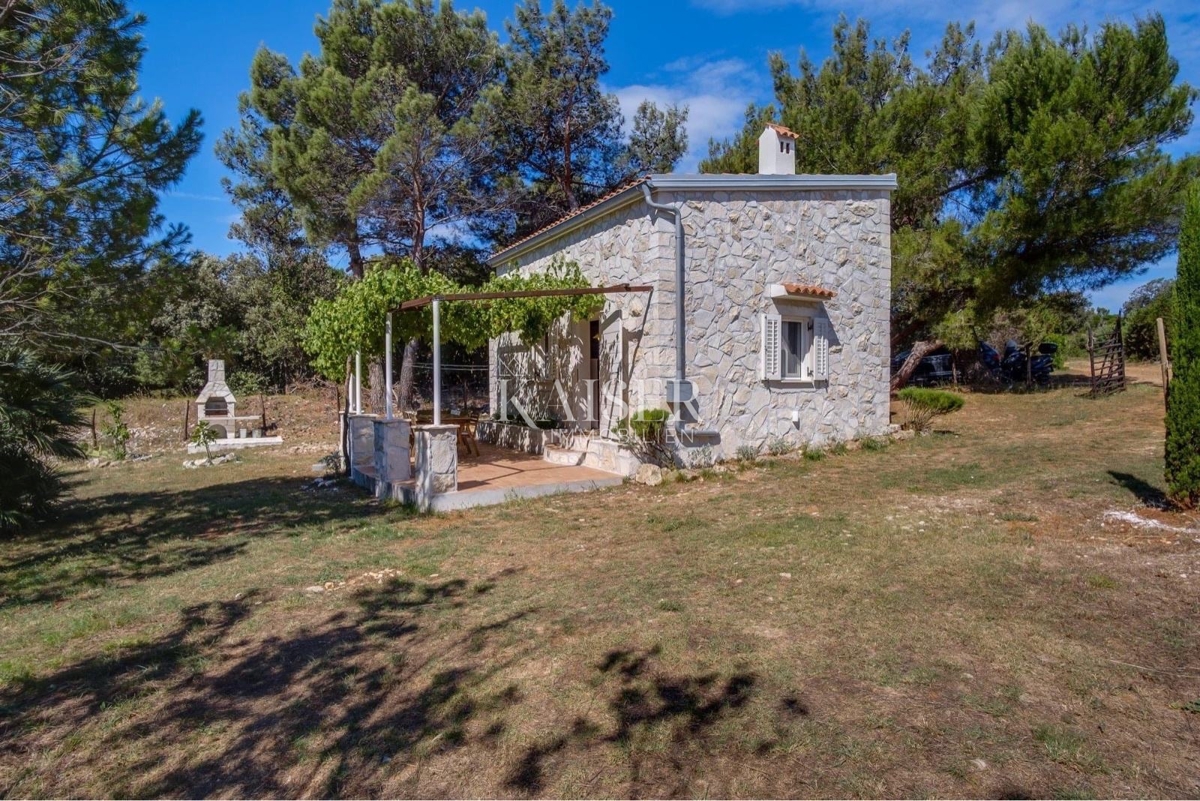 Mali Lošinj - casa in pietra nella natura 