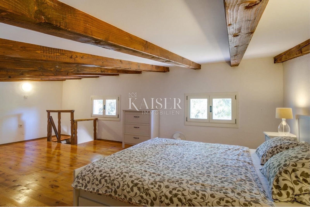 Mali Lošinj - casa in pietra nella natura 