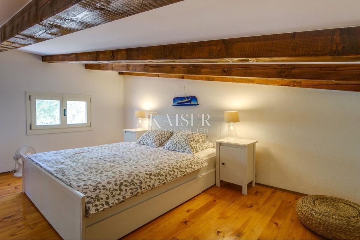 Mali Lošinj - casa in pietra nella natura 