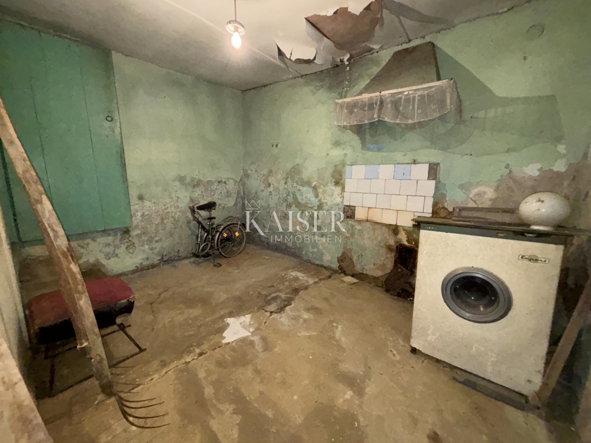 Istria, Labin - case da ristrutturare in posizione tranquilla, 188 m2