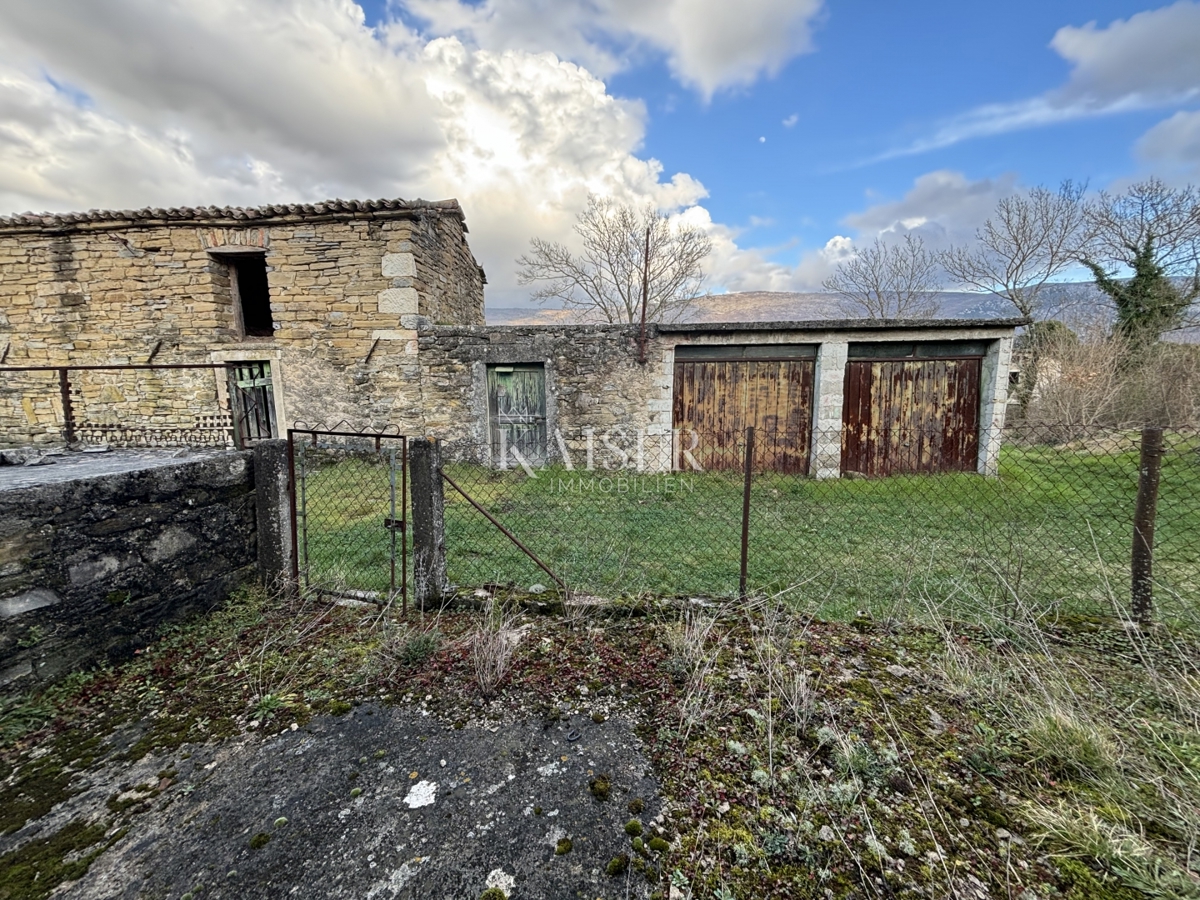 Istria, Labin - case da ristrutturare in posizione tranquilla, 188 m2