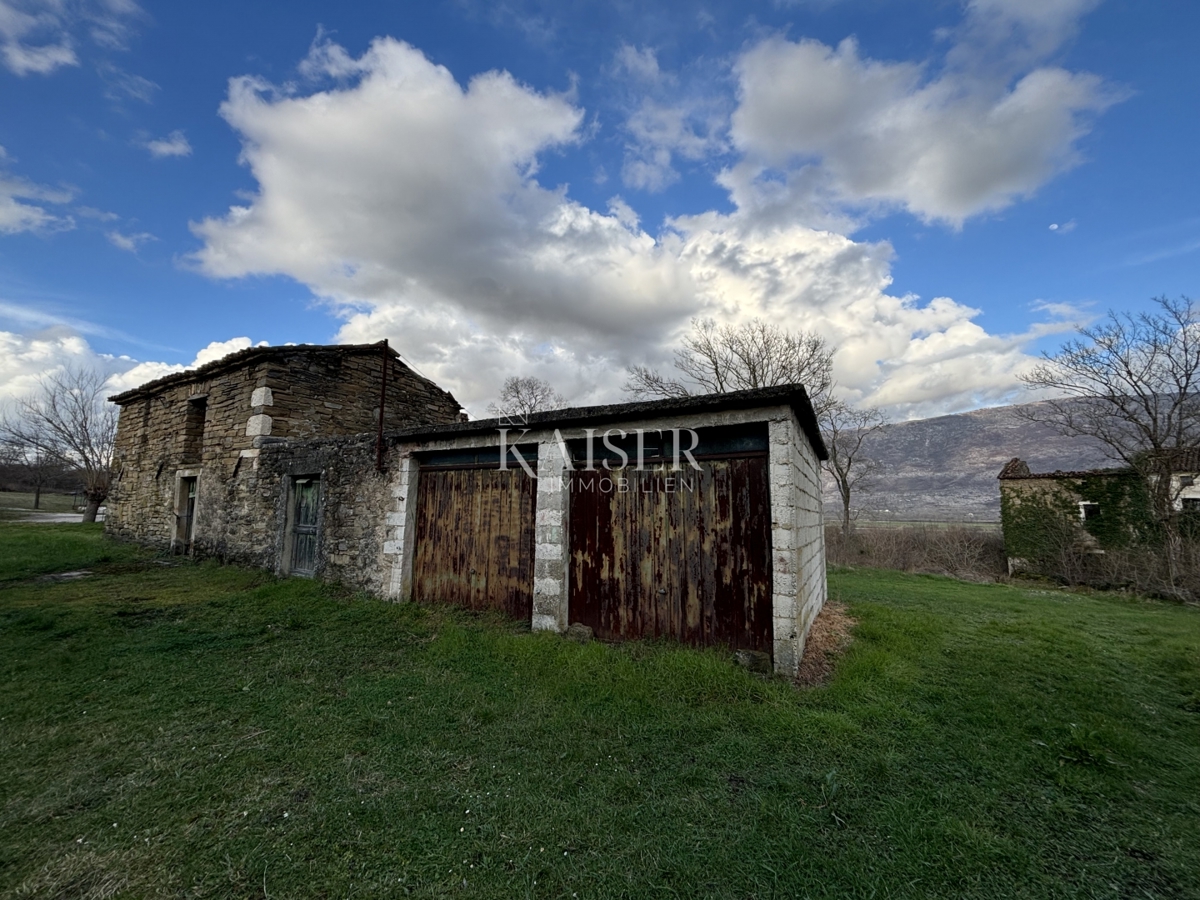 Istria, Labin - case da ristrutturare in posizione tranquilla, 188 m2