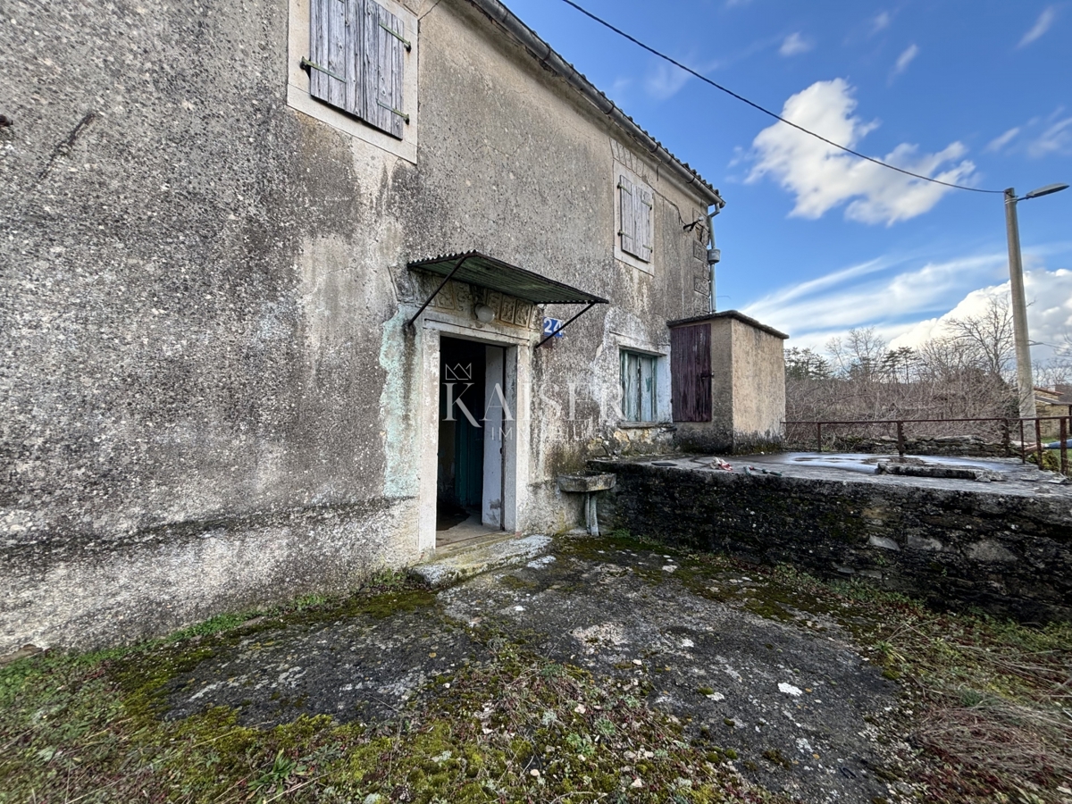 Istria, Labin - case da ristrutturare in posizione tranquilla, 188 m2