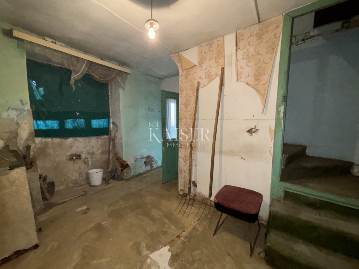 Istria, Labin - case da ristrutturare in posizione tranquilla, 188 m2