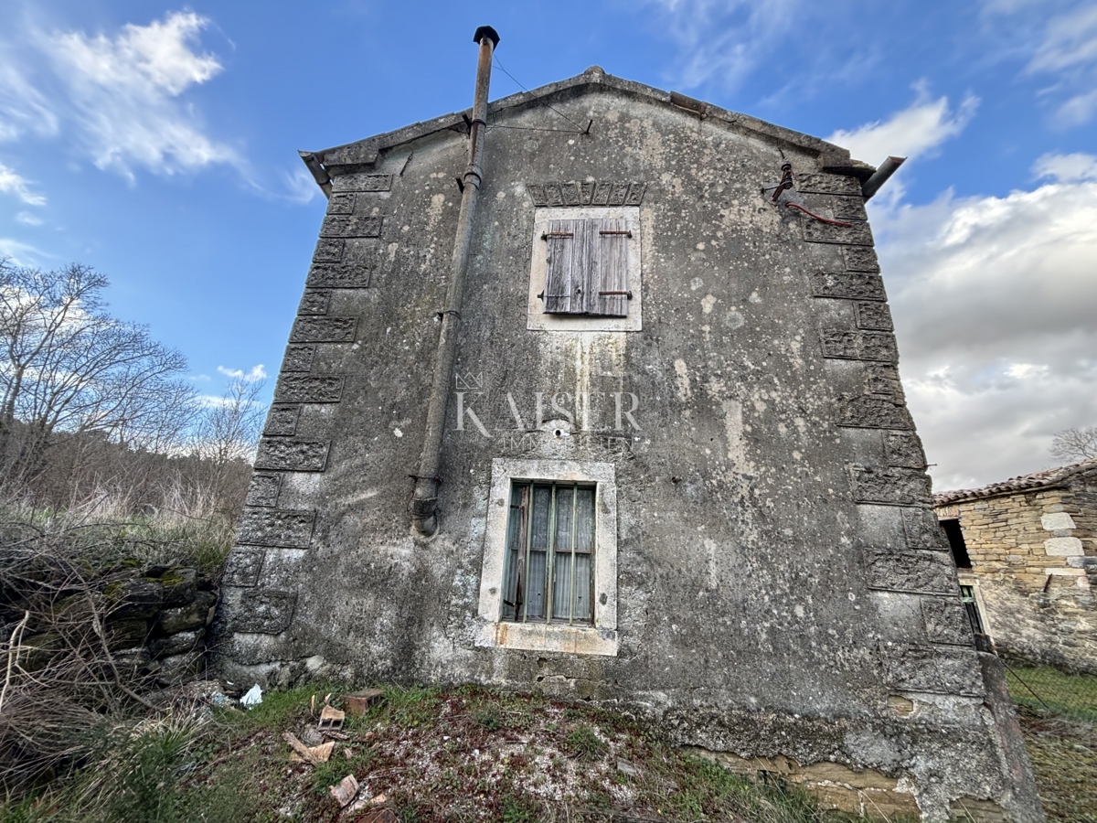 Istria, Labin - case da ristrutturare in posizione tranquilla, 188 m2