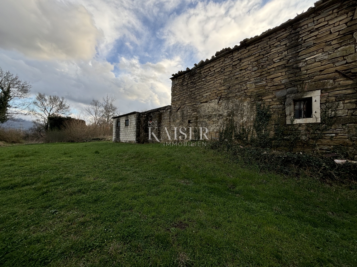 Istria, Labin - case da ristrutturare in posizione tranquilla, 188 m2