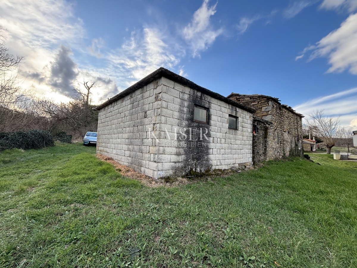 Istria, Labin - case da ristrutturare in posizione tranquilla, 188 m2