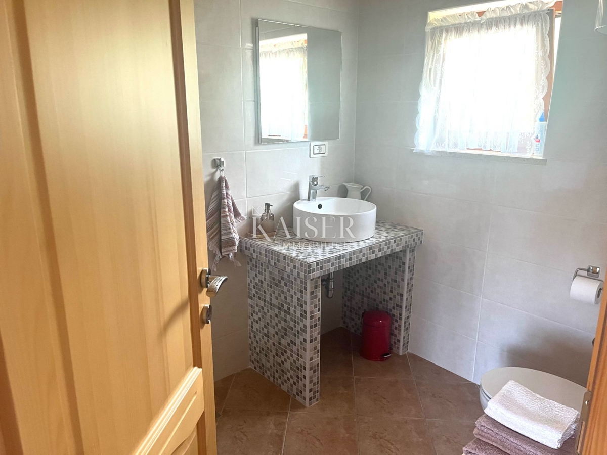 Lupoglav - bella casa in pietra con piscina