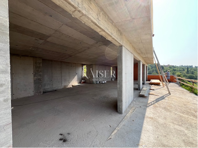 Istria, Buie, dintorni - villa 280m2 con piscina a sfioro e splendida vista 