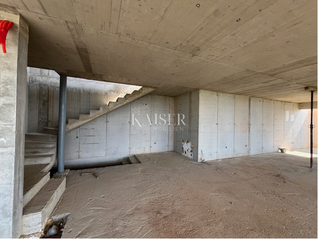 Istria, Buie, dintorni - villa 280m2 con piscina a sfioro e splendida vista 