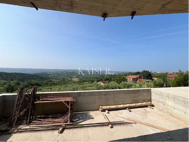 Istria, Buie, dintorni - villa 280m2 con piscina a sfioro e splendida vista 
