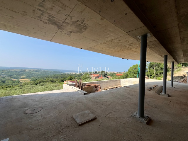 Istria, Buie, dintorni - villa 280m2 con piscina a sfioro e splendida vista 