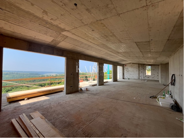 Istria, Buie, dintorni - villa 280m2 con piscina a sfioro e splendida vista 