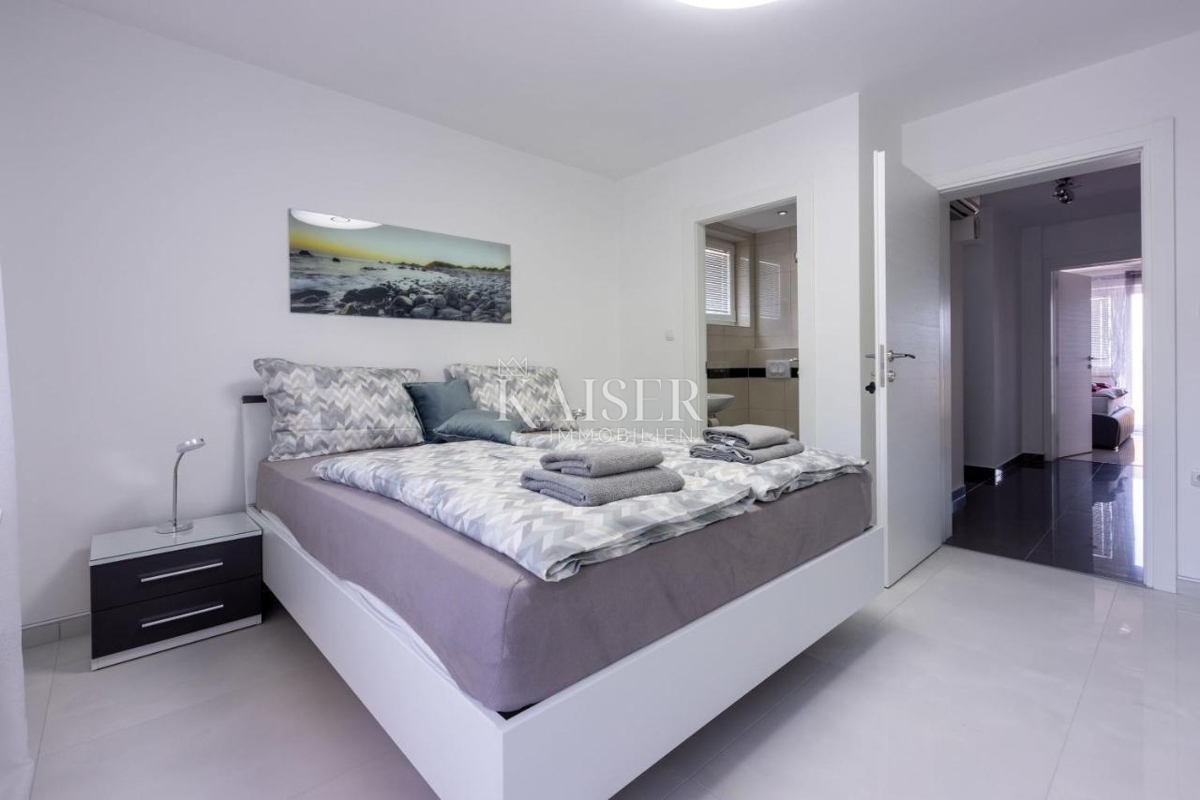 Crikvenica - casa con 12 camere da letto in posizione tranquilla