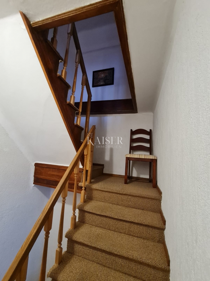 Mali Lošinj, casa 144 m2 con spazio commerciale