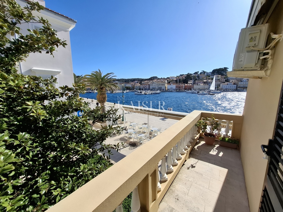 Mali Lošinj, casa 144 m2 con spazio commerciale