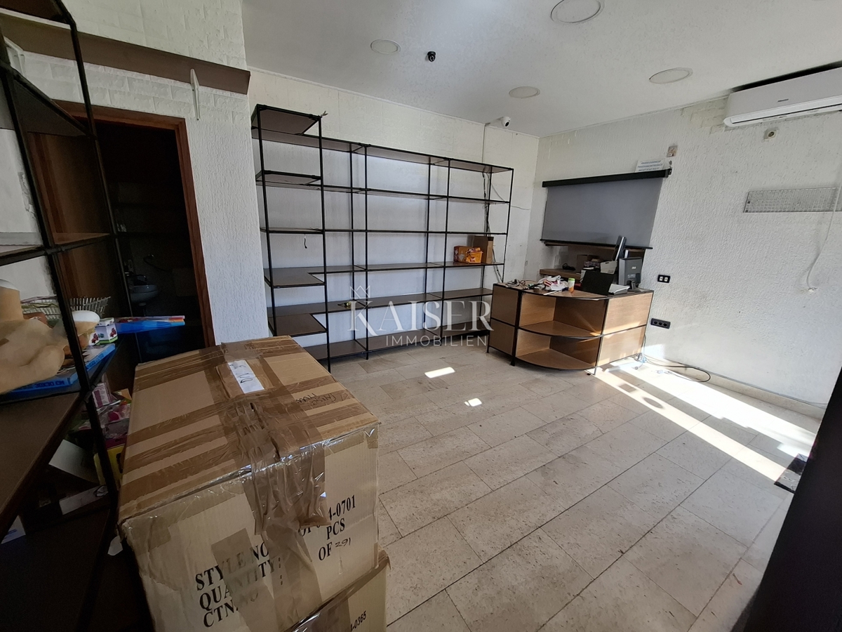Mali Lošinj, casa 144 m2 con spazio commerciale