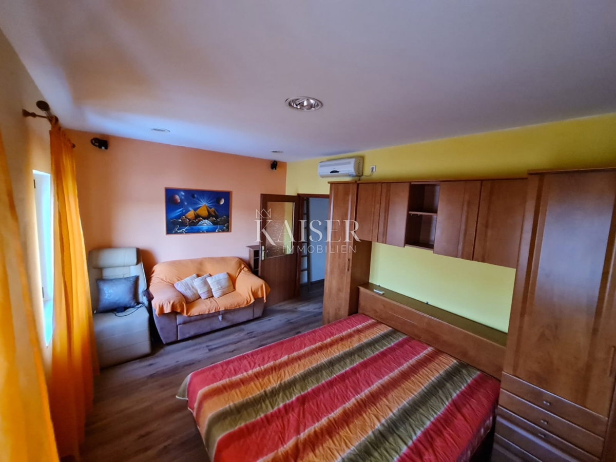 Mali Lošinj, casa 144 m2 con spazio commerciale