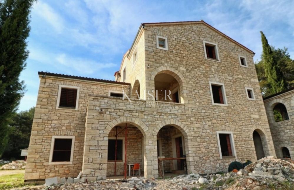 Rovigno, Sošići - un'unica villa in pietra con vista sul mare